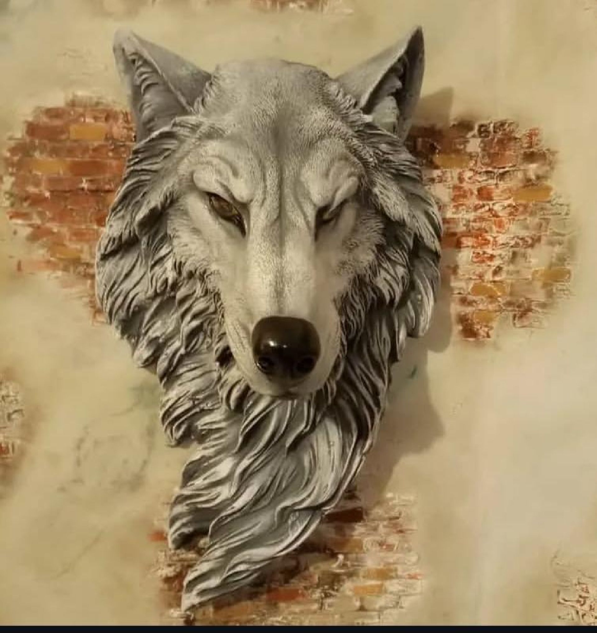 Duvar Kurt Heykeli – Gücün ve Özgürlüğün Sembolü