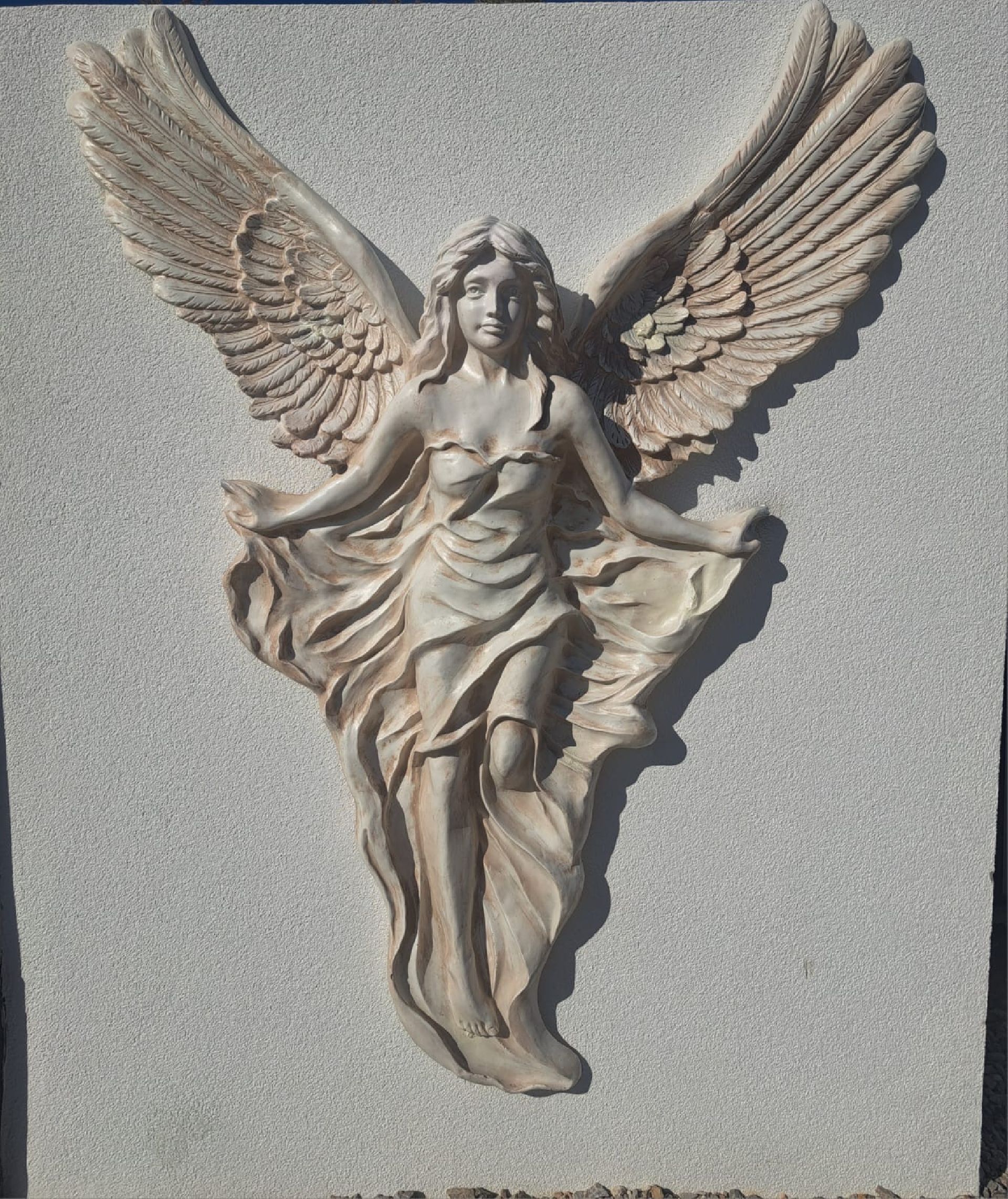 Duvar meleği heykeli - santsal ve zarif dokunuş