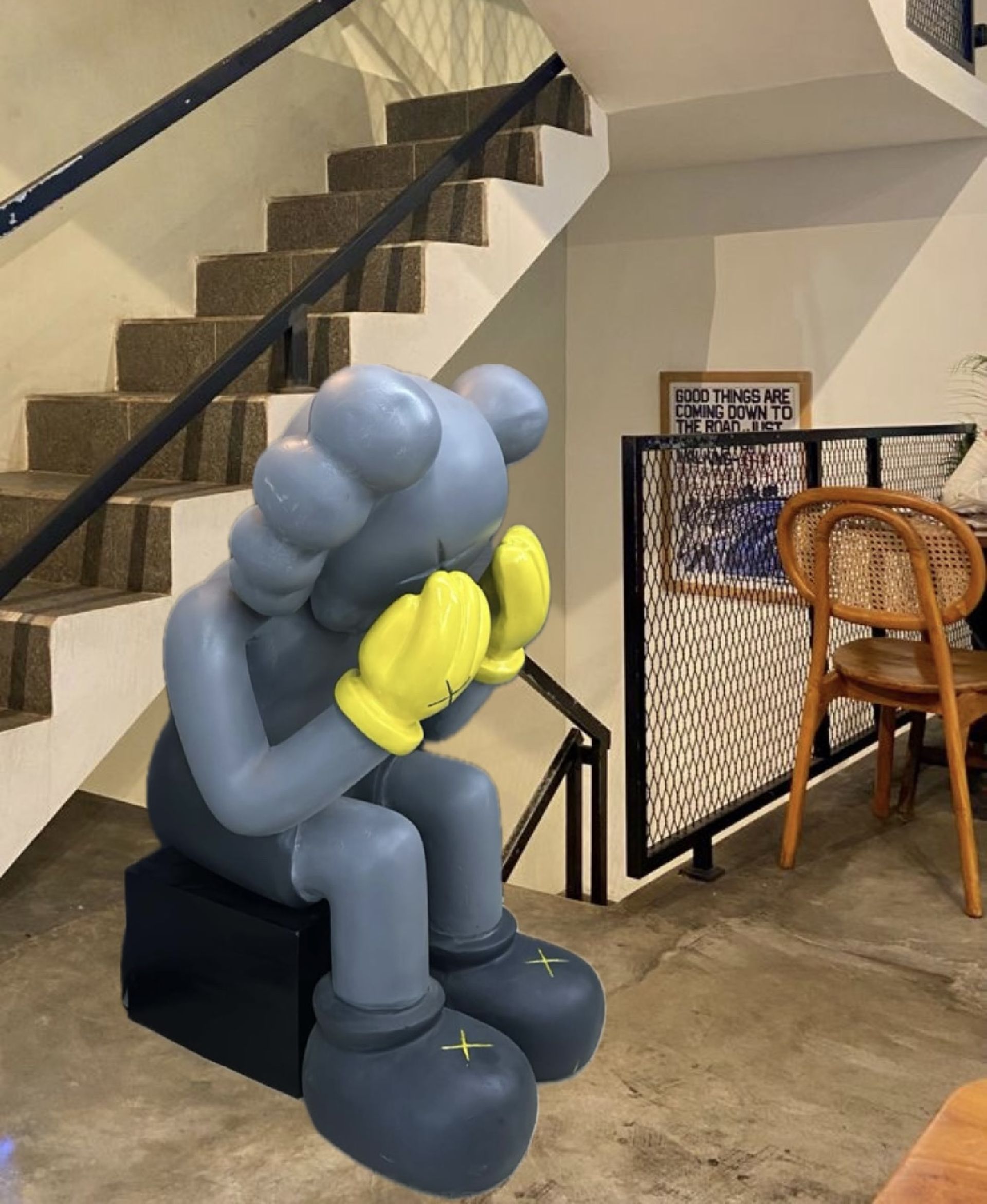 OTURAN KAWS